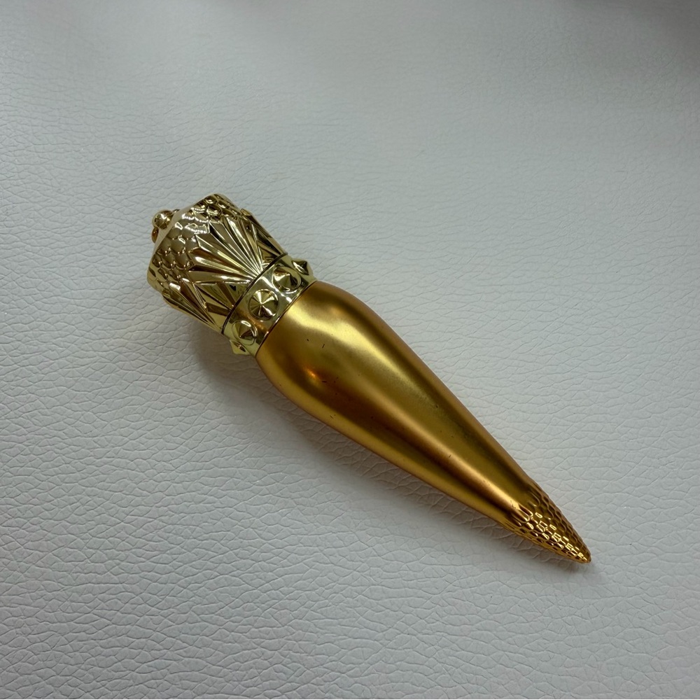 CHRISTIAN LOUBOUTIN LIP VELVET MATTTE LIP color 013M FULL SIZE